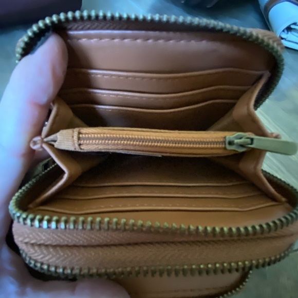 Leather Universal Thread Wallet - Picture 2 of 9